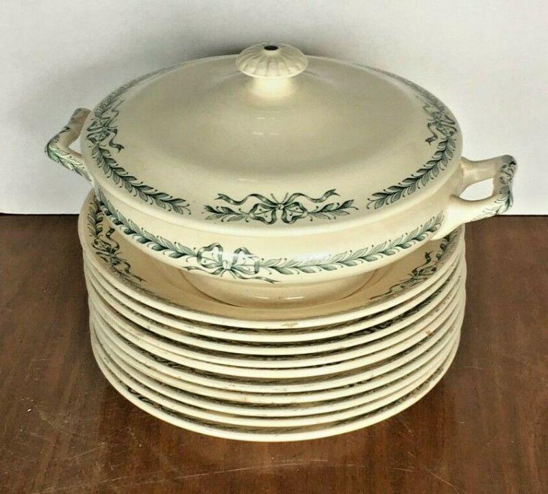 https://www.ebay.com/itm/114754282560	CC0029 DINNER PLATES AND SOUP TUREEN 		Auction
