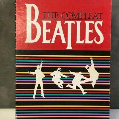 https://www.ebay.com/itm/124658530864	BM0101 THE COMPLEAT BEATLES BOOK VOL I & II SHEET MUSIC AND MORE 
