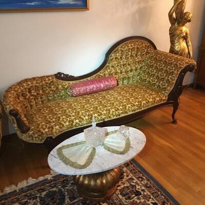 Victorian Pelham Shell and Leckie Couch MINT