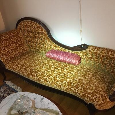 Victorian Pelham Shell and Leckie Couch MINT