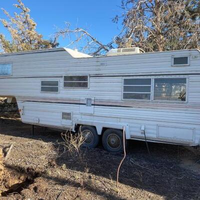 Lot 105: 105 

18' Wilderness 5th Wheel Camper
1975 Wilderness 5th Wheel Camper
Overall Length Is 25'
Serial No: 5B04S425S6387
VIN: 3387...