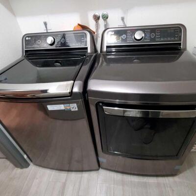 1352	

LG Washer And Dryer
Measures Approx 27