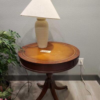 Type a photo caption
1014	

Wooden Entry Way Table With Lamp
Measures Approx 28