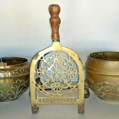 https://www.ebay.com/itm/124694836681	CC8033 LOT OF BRASS ITEMS INCLUDING VASE BOWLS AND FIREPLACE TOOLS 	Auction
