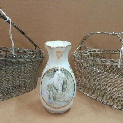 https://www.ebay.com/itm/124694836655	CC8043 VINTAGE LIMOGES VASE AND 2 WIRE BASKETS	Auction
