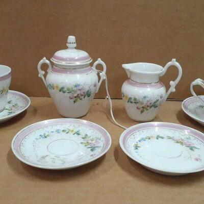 https://www.ebay.com/itm/114779788272	CC8042 VINTAGE PORCELAIN TEA SET 9 PC	Auction
