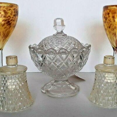 https://www.ebay.com/itm/124680457464	CC8007 LOT OF 5 GLASS ITEMS INCL CUPS, SCONCES AND CANDY DISH 	Auction
