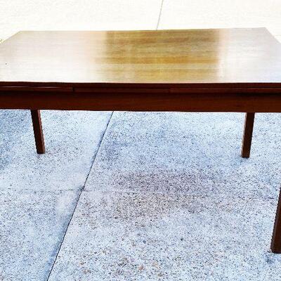 https://www.ebay.com/itm/114779084358	CF9208 Mid Century Modern Dinning Table w/ Pull out Leaves UShip or Local Pickup		Auction
