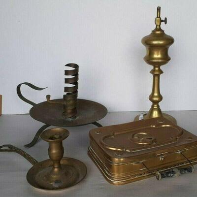 https://www.ebay.com/itm/124680457493	CC8010 LOT OF 4 BRASS ITEMS CANDLE HOLDERS PLUS WARMER PLATE	Auction
