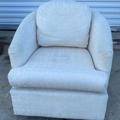 https://www.ebay.com/itm/124694115793	CF9221 White Upholstered Swivel Club Chair UShip or Local Pickup		Auction

