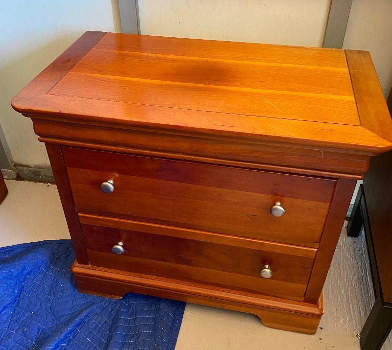 https://www.ebay.com/itm/114779084390	CF9203 Stanley Furniture Nightstand # 1 UShip or Local Pickup		Auction
