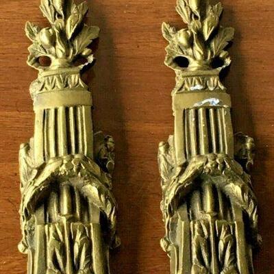 https://www.ebay.com/itm/124680457467	CC0049 PAIR OF BRASS ORNATE DECORATIONS 	Auction

