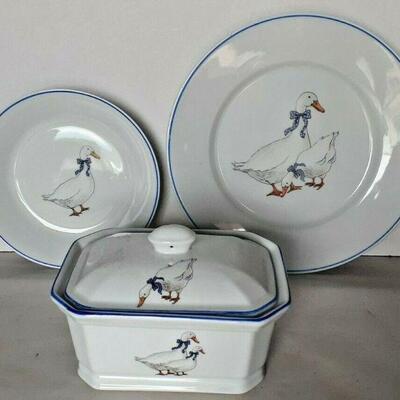 https://www.ebay.com/itm/124694836683	CC8044 LIMOGES DISH SET WITH DUCK PATTERN 8 BOWLS AND 11 PLATES	Auction
