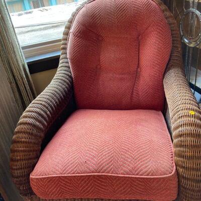 has a matching footstool