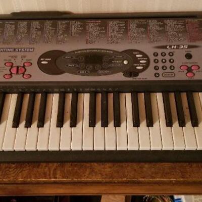 electric piano keyboard