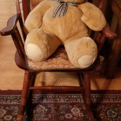 Nice rocking chair, and the bear says so
