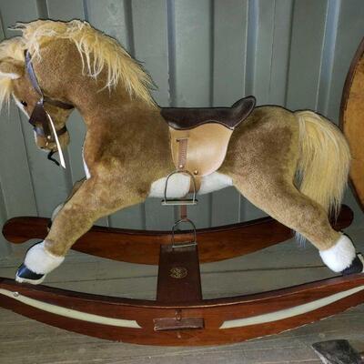 10026	

GYGY Rocking Horse
Measures Approx: 45"Ã— 14"Ã—24" Surrounding Items Not Included!!