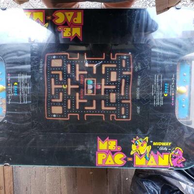 10000	

Ms. Pacman Arcade Table
Measures Approx: 22"Ã—32"Ã—29.5" Surrounding Items Not Included!!