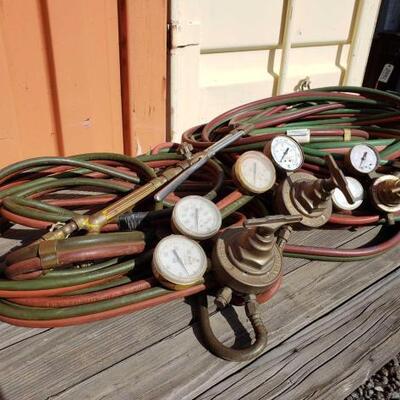 10552	

Torch, hoses and regulator
Torch, hoses and regulator