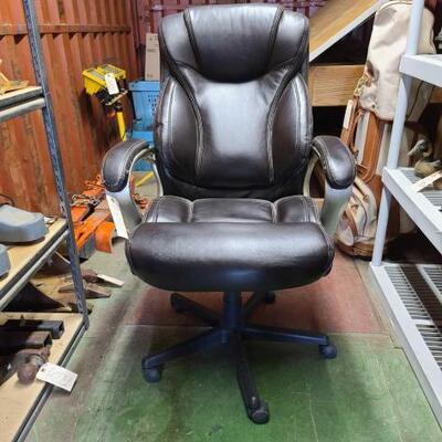 6550	

Dark Brown Leather Office Chair
Measures Approx: 25"Ã—27" Surrounding Items Not Included!!