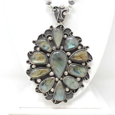 1152	

Native American Chminey Butte Large Sterling Silver Pendant, 120g
Stamped "Chimney Butte" And "Sterling"...