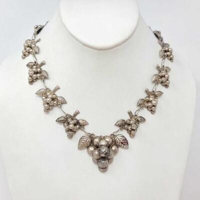 1198	

Vintage Sterling Silver Grape Vine Necklace, 64.4g
Weighs Approx. 64.4g Measures Approx. 17"