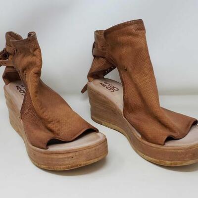 1518	

A.S. 98 Wedges
Size 40