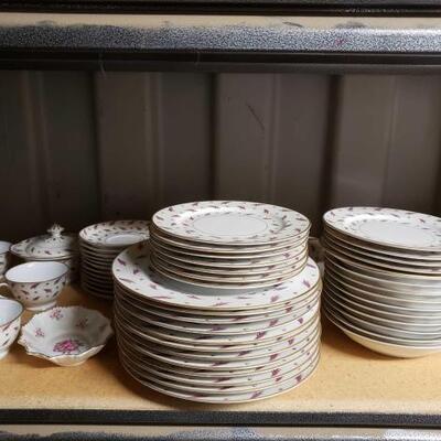 7530	

Regal China Coronation pattern set
Regal China Coronation pattern set