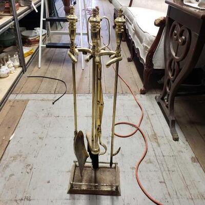 7501	

Fireplace Set
Measures Approx: 31" x 7"