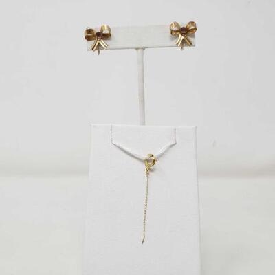1304	

14k Gold Clip On Earrings And Chain, 2.8g
Weighs Approx 2.8g