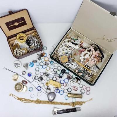 1326	

Costume Jewelry
Rings, Necklaces, Pendants, And More