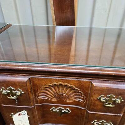 7564	

Queen Bedroom Set
Bedroom Set, Queen Bed Head board Approx:77Ã—54, Feet Board Approx:77Ã—54, Nightstand Approx: 25Ã—15Ã—29,...