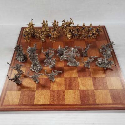 2730	

Wizards & Dragons Chess Board & Pieces
Board Measures Approx: 19.5
