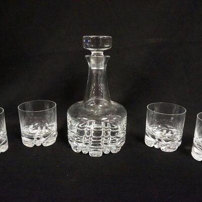 1070	ORREFORS DECANTER WITH 4 TUMBLERS
