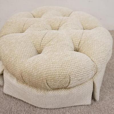 1041	SMALL TUFTED UPHOLSTERED STOOL, 20 IN X 10 IN HIGH
