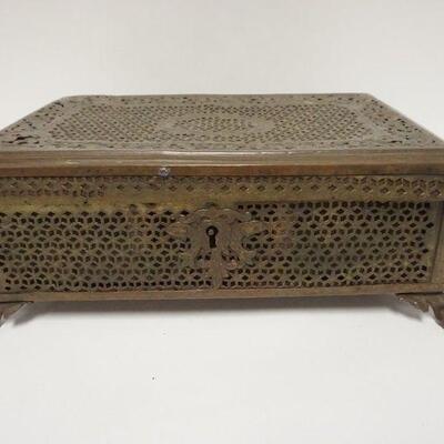 1087	LARGE BRASS DOUBLE HANDLED STORAGE BOX WITH PAW FEET AND PIERCED FRETWORK DESIGN THROUGHOUT, 15 1/2 IN X 10 1/2 IN X 6 3/4 IN HIGH
