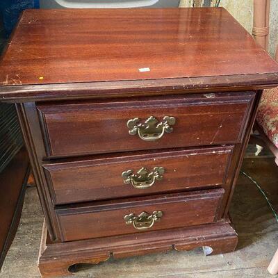 https://www.ebay.com/itm/124695372396	WRY5015 Early American Maple Nightstand		Auction
