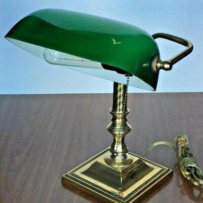 https://www.ebay.com/itm/124708449079	KG0067 VINTAGE DESK LAMP BRASS AND GREEN GLASS SHADE 		10 Day Auction...