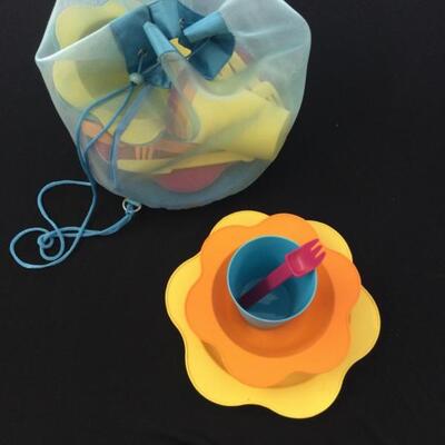 Super fun vintage picnic set 