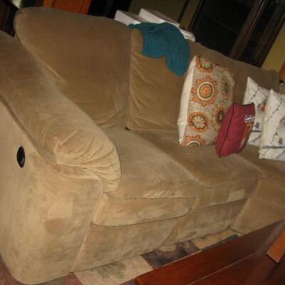 LARGE SIZE SECTIONAL  BUY IT NOW $ 445.00