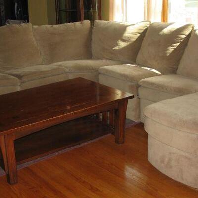 LARGE SECTIONAL   BUY IT NOW $ 445.00