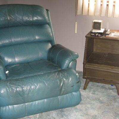 leather recliner, works   BUY IT NOW $ 50.00