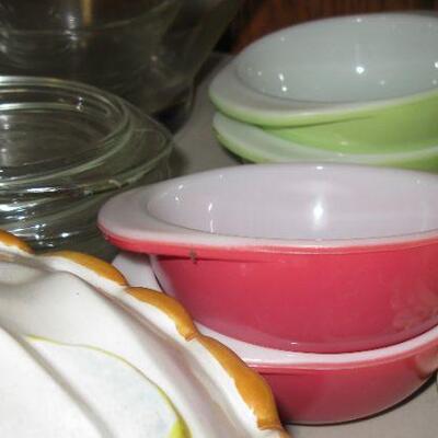 Pyrex individual covered casserole dishes