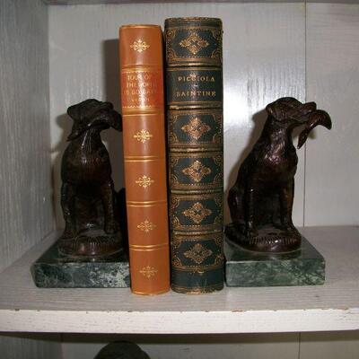 Hunting dog bookends