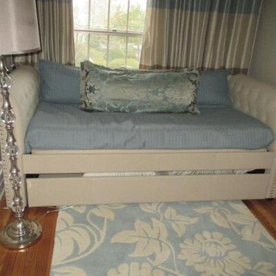 Trundle Bed w/Pullout Cool Gel Memory Foam Mattress ~ Stylish Floor Lamp ~ Wool Rug 5 x 7  