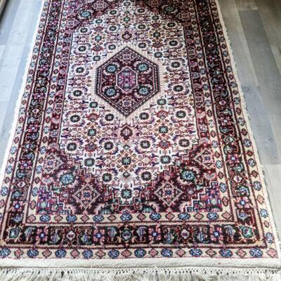 Wool rug (Hand tied)