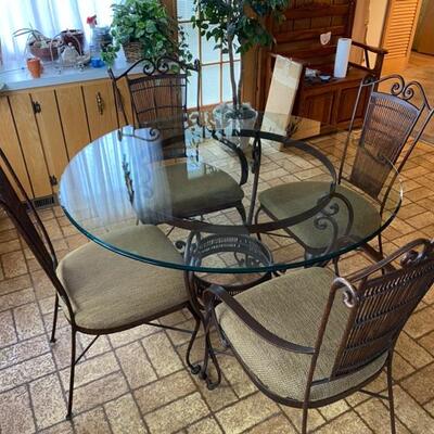 Bassett Furniture Wrought Iron Glass Top Table w/4 Chairs - $250 Set - Diameter 47.5