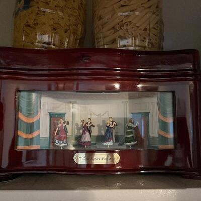 mr Christmas music box w/records 