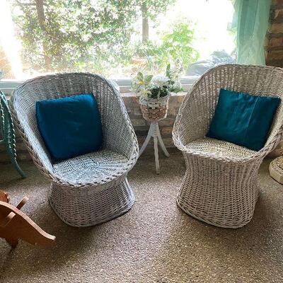 https://www.ebay.com/itm/114779780829	CV9026 Mid Century Modern White Wicker Chairs -4/30/21 Pickup Only Estate Sale Pickup Only		Auction
