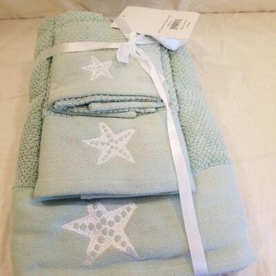 aqua towels with white starfish